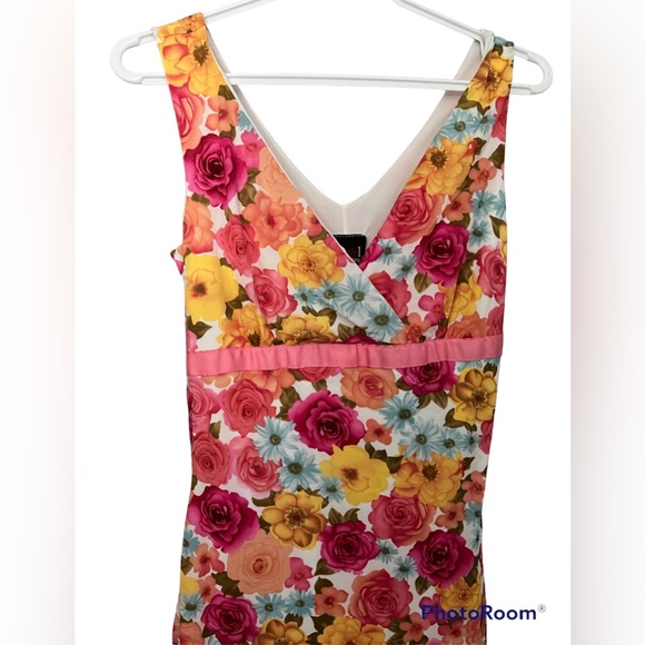 ♥️Retro Looking Flowered Dress - Picture 3 of 4